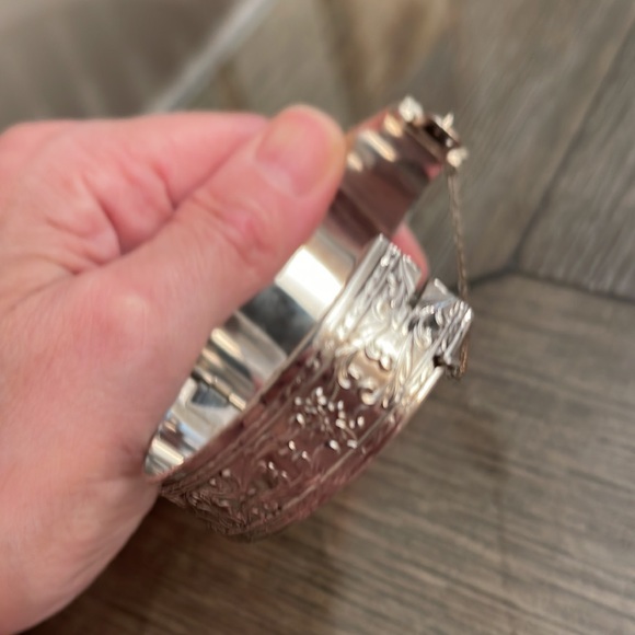 Antique Victorian Silver Plate Flower Repousse Bracelet Hinged Bangle - Picture 11 of 16